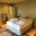 Erin\'S Town House